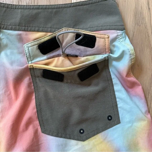 Volcom Mod Tech Board Shorts - Picture 5 of 7